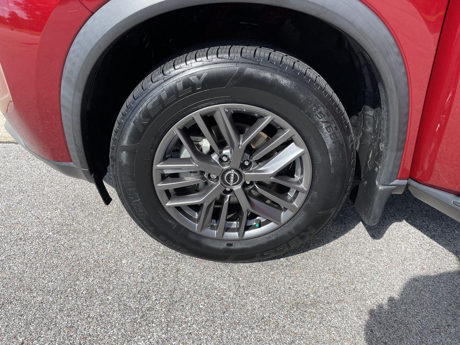 Vehicle photo 10