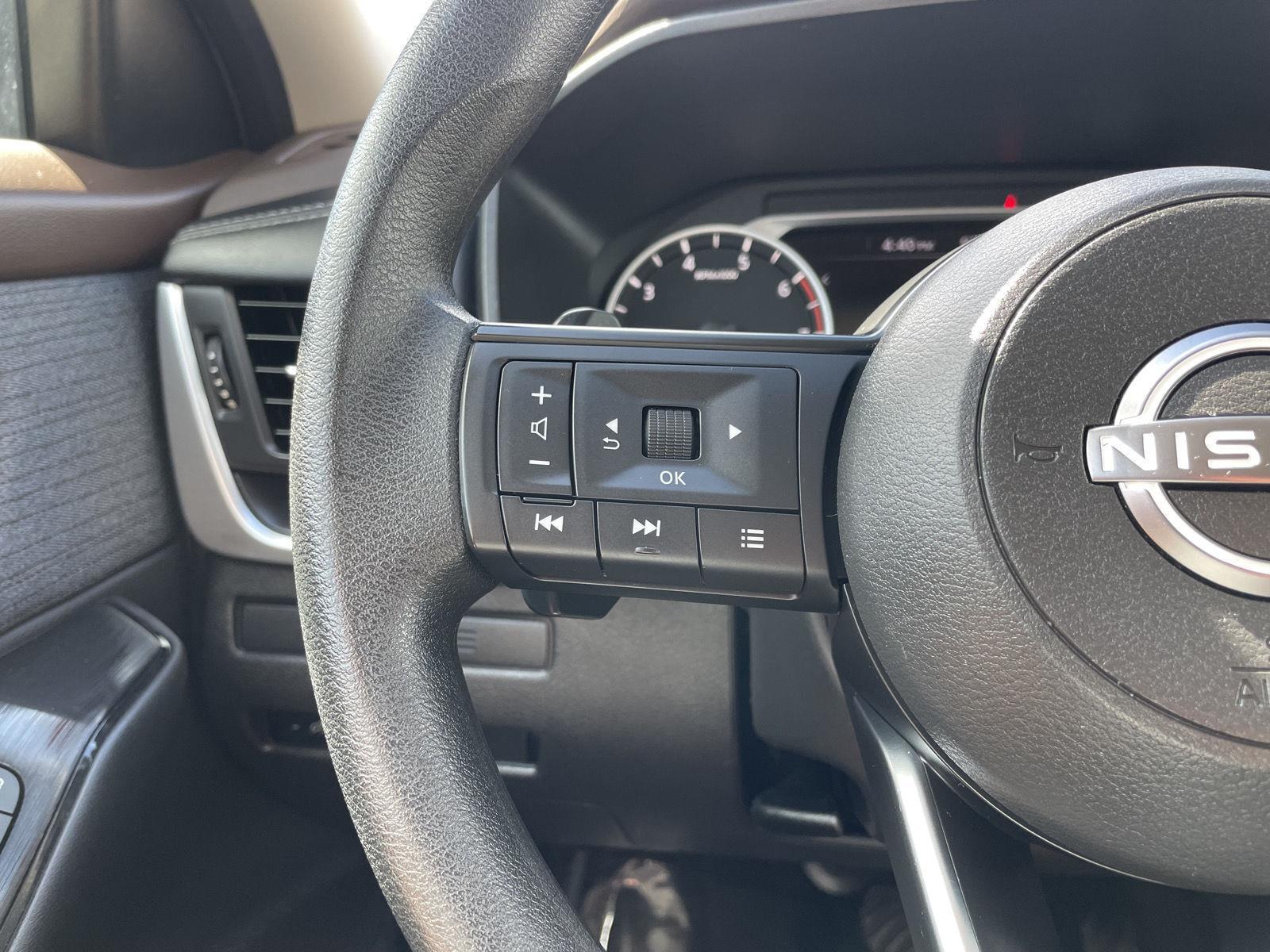 Vehicle photo 13