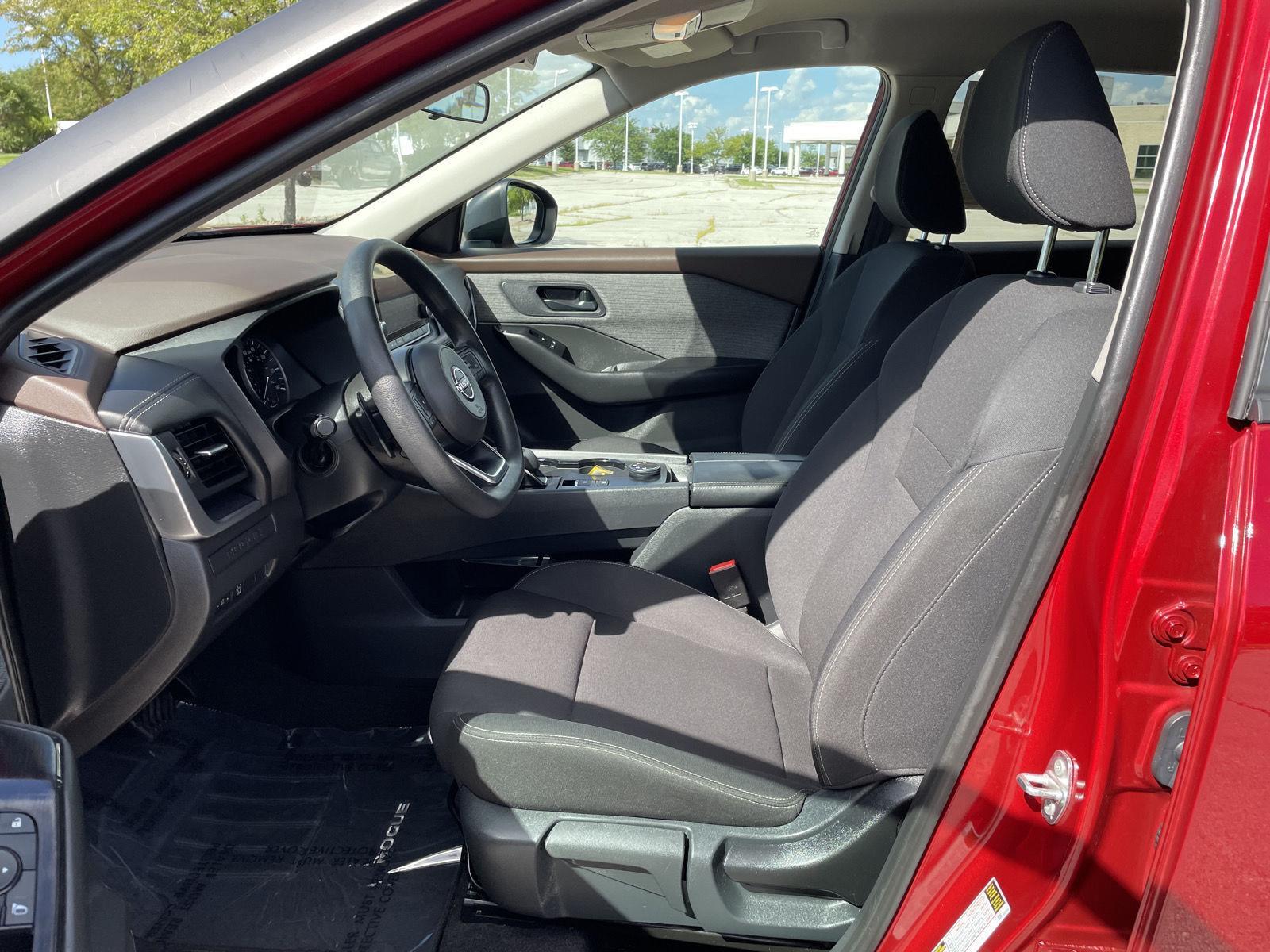 Vehicle photo 17