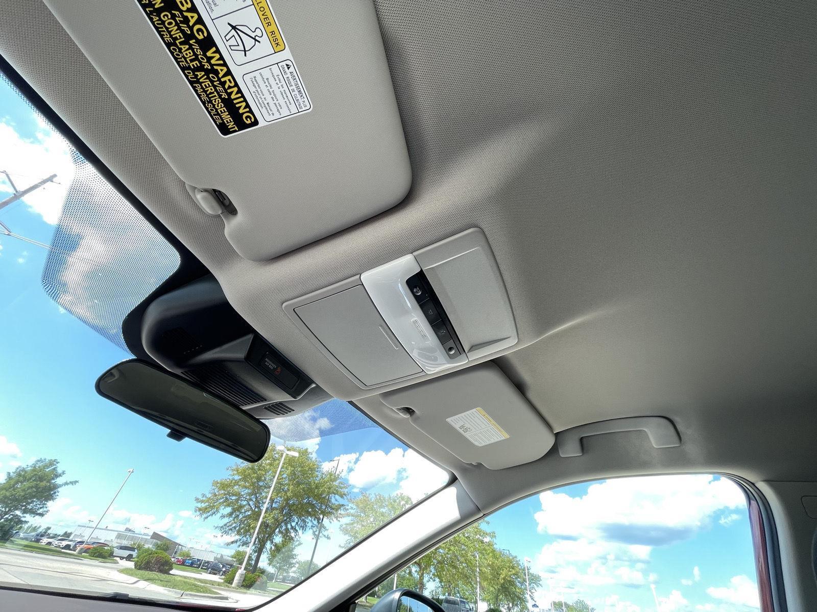 Vehicle photo 21