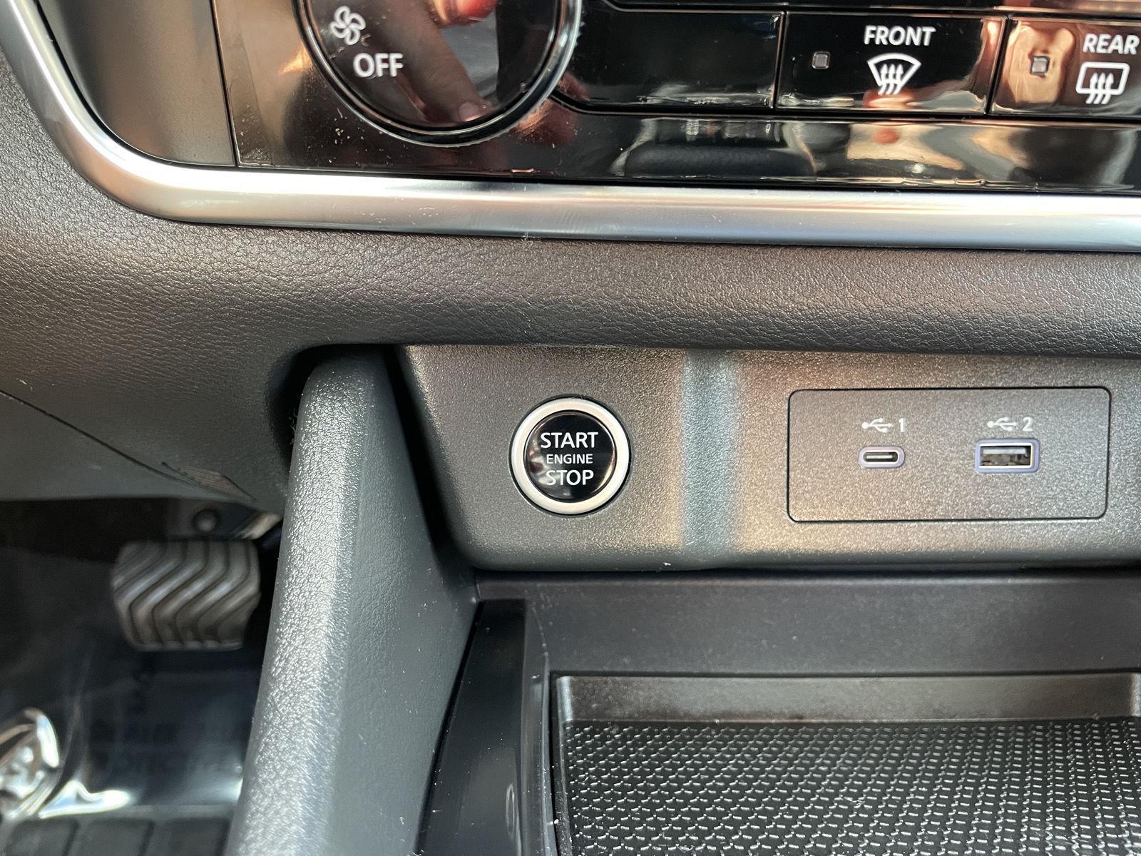 Vehicle photo 24