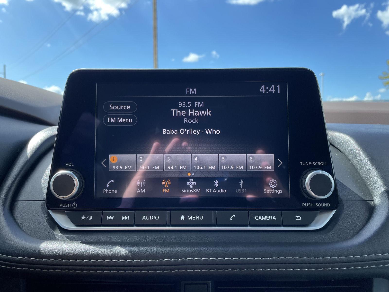 Vehicle photo 25