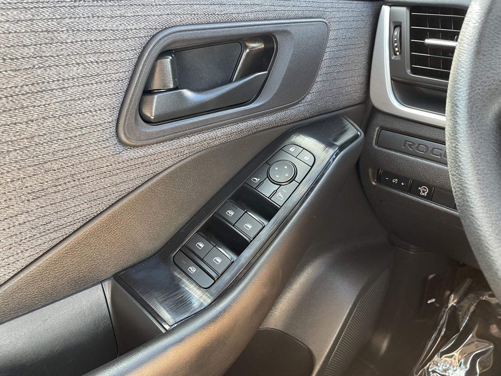 Vehicle photo 28