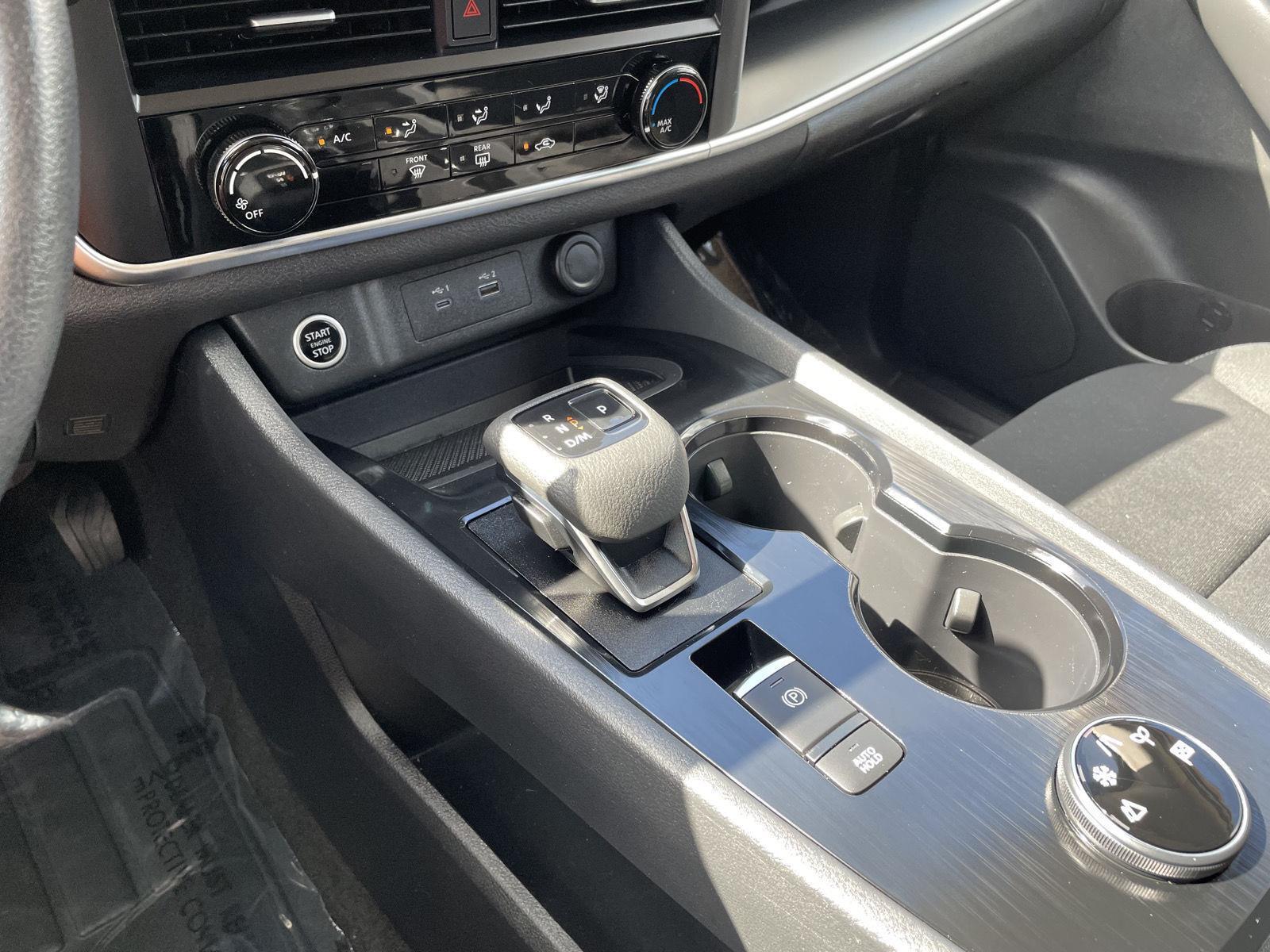 Vehicle photo 29