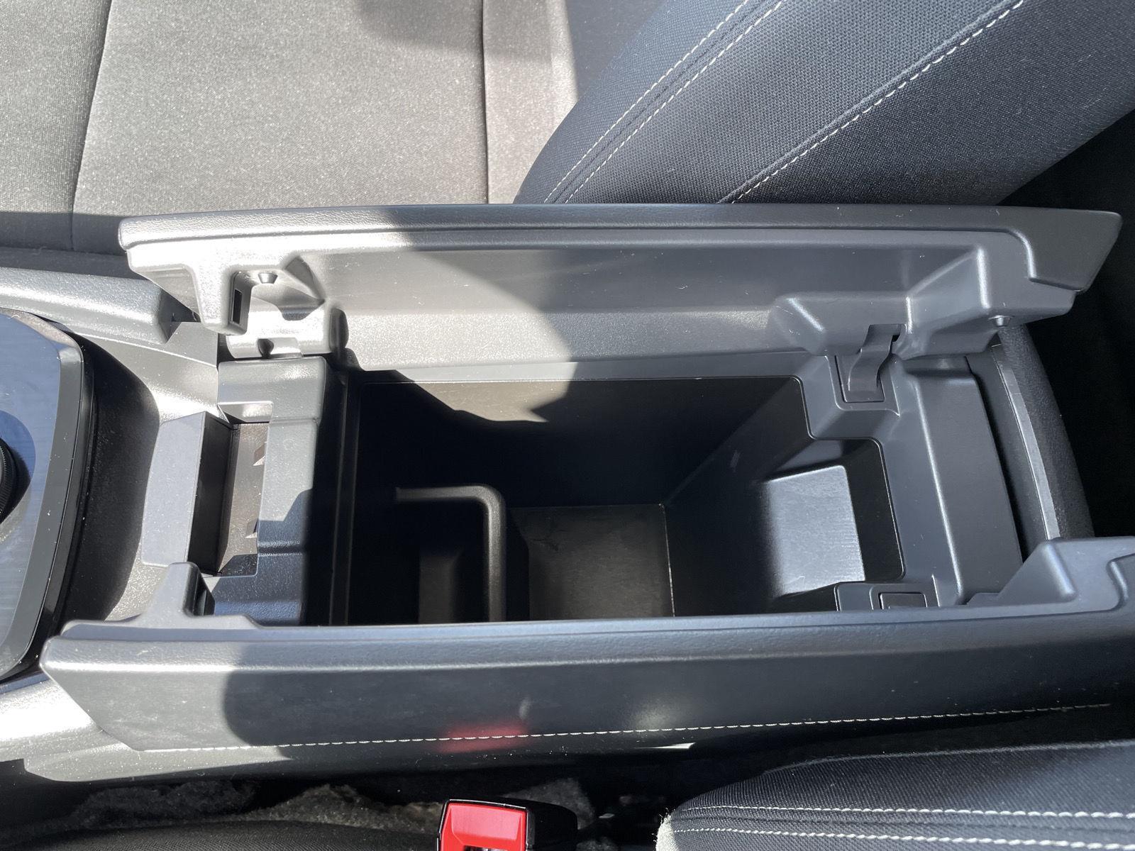 Vehicle photo 30