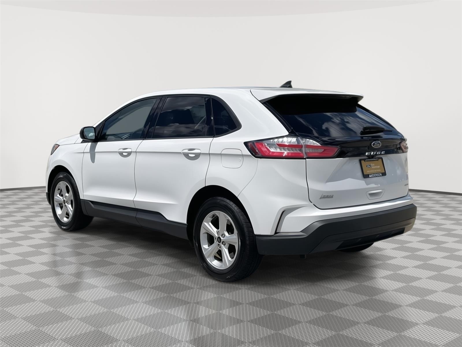 Vehicle photo 9