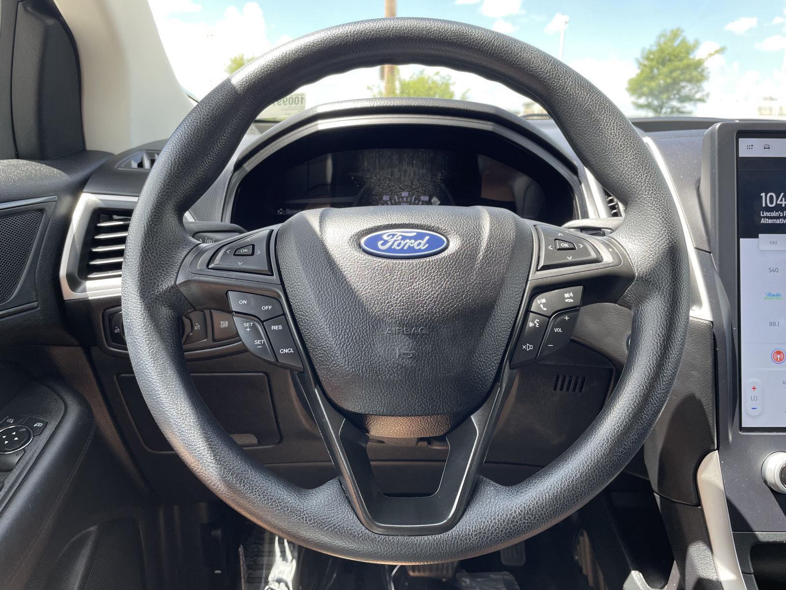 Vehicle photo 12