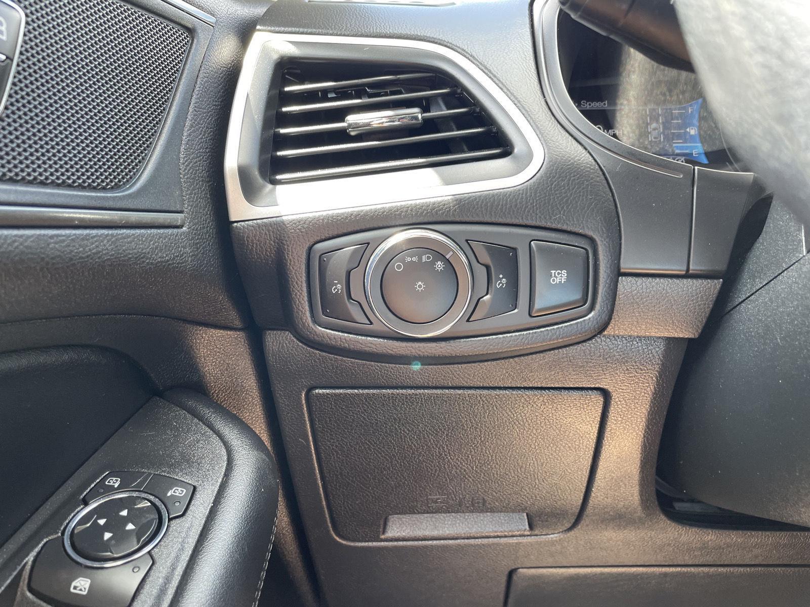 Vehicle photo 16
