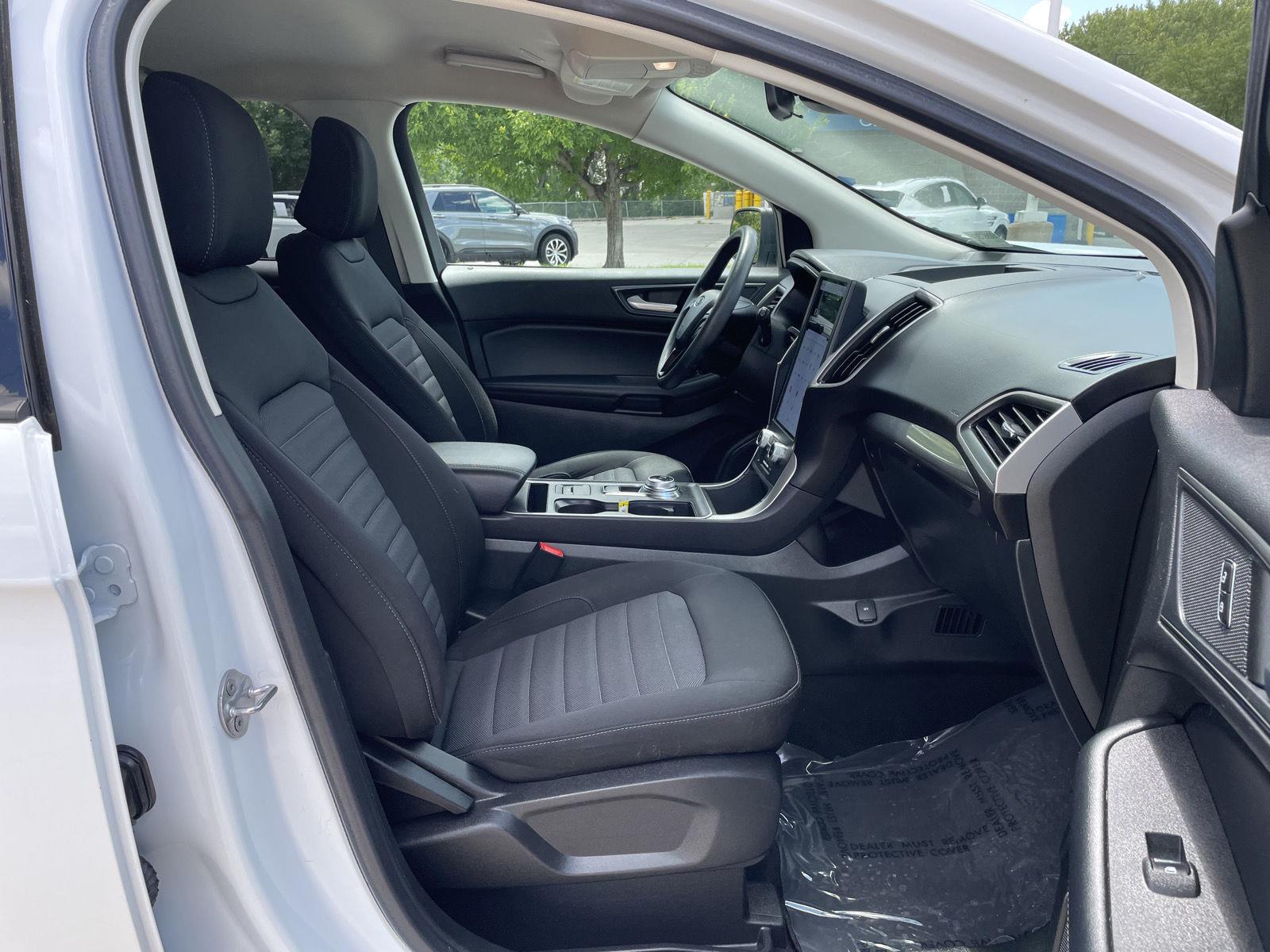 Vehicle photo 19