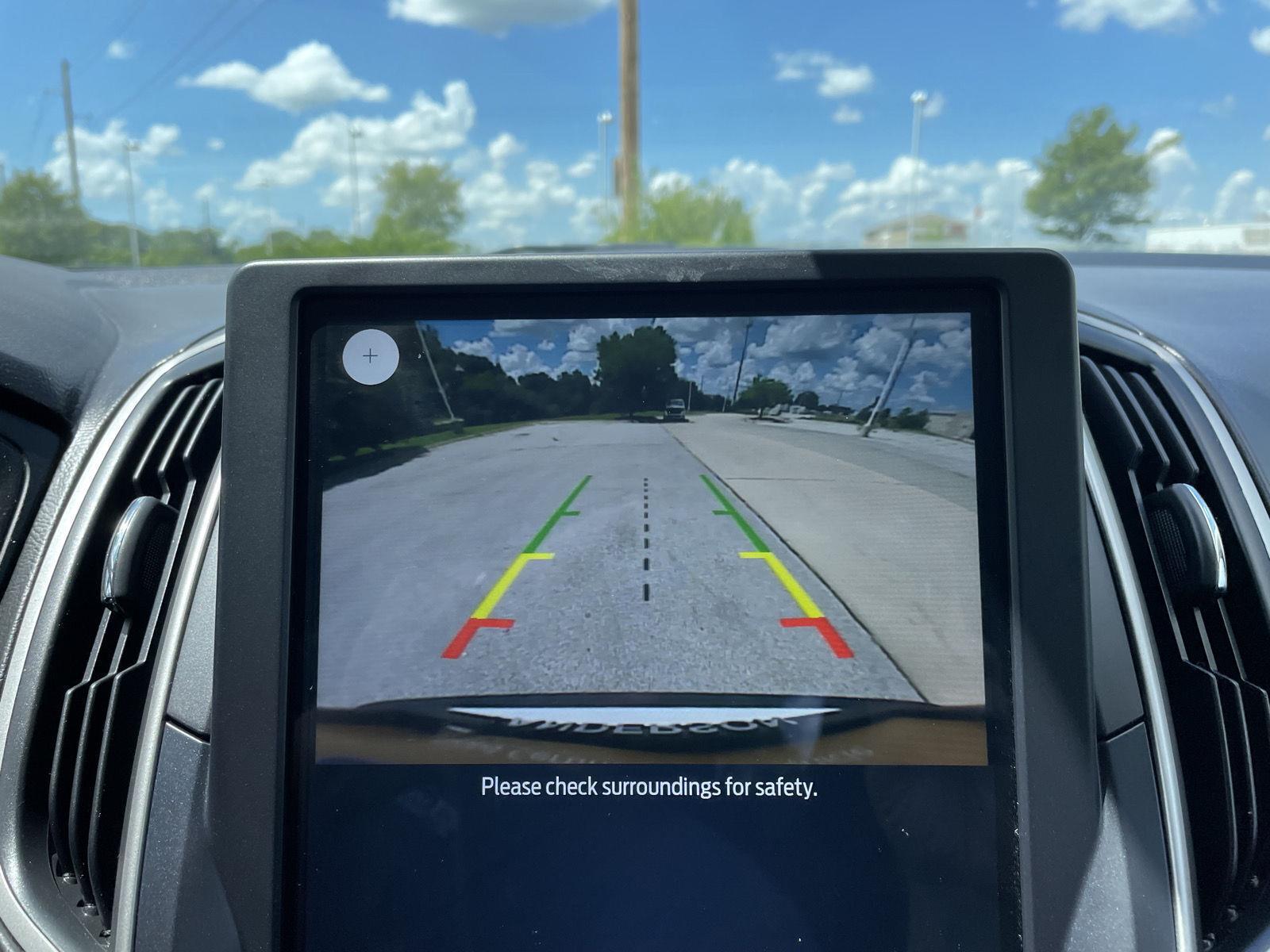 Vehicle photo 23