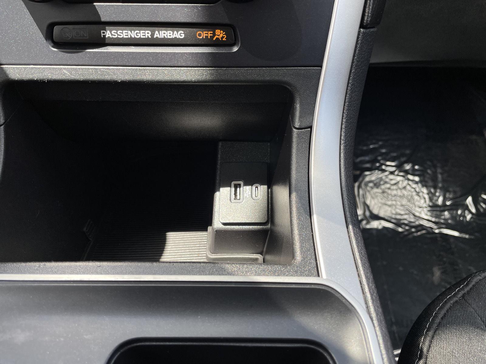 Vehicle photo 26