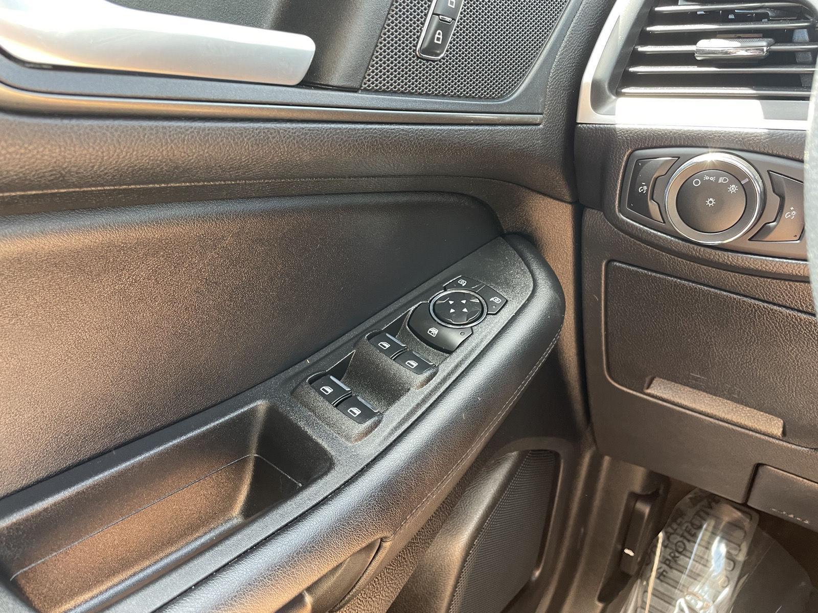Vehicle photo 27