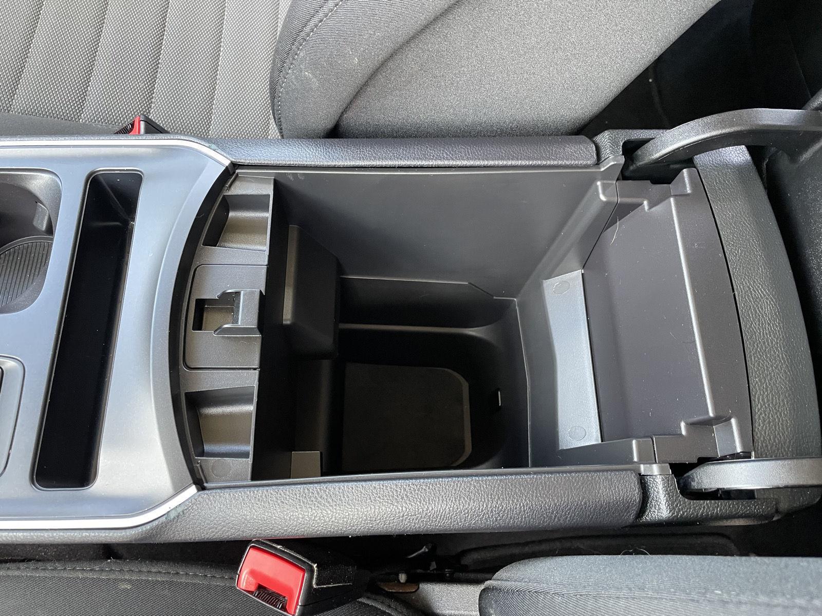 Vehicle photo 29