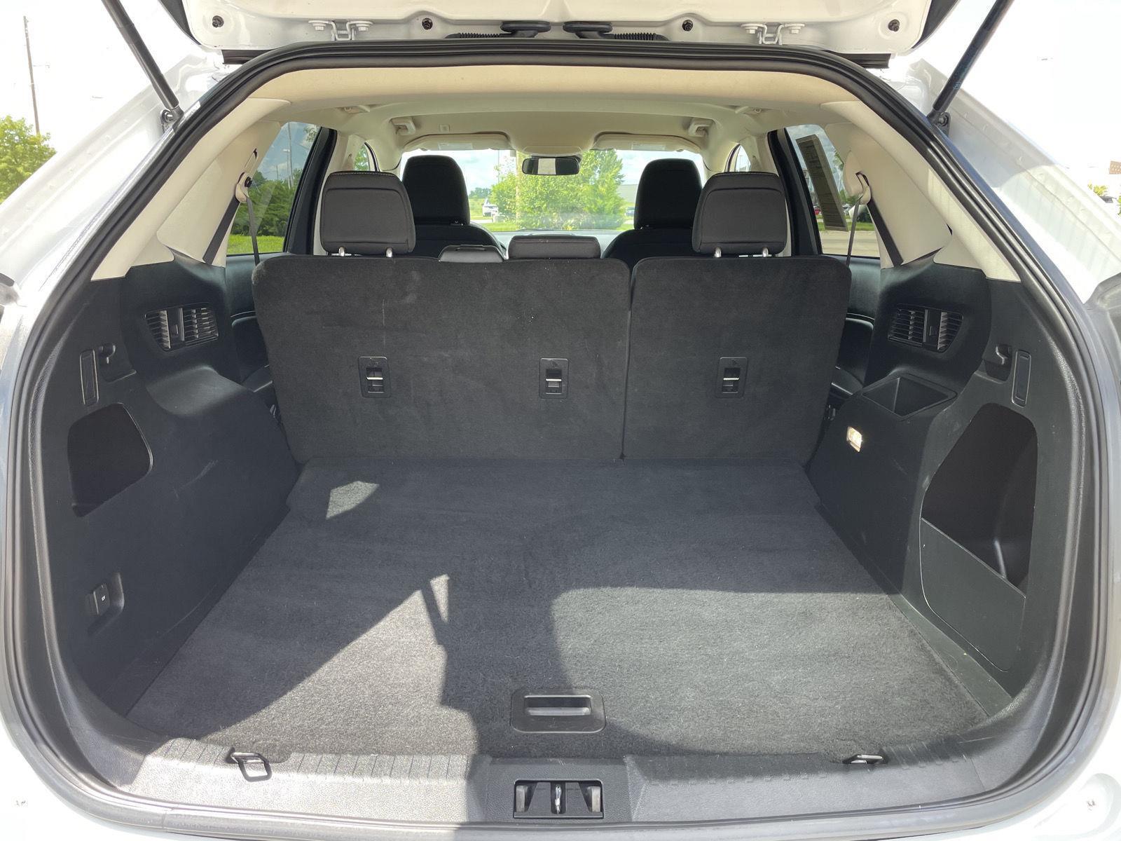 Vehicle photo 33