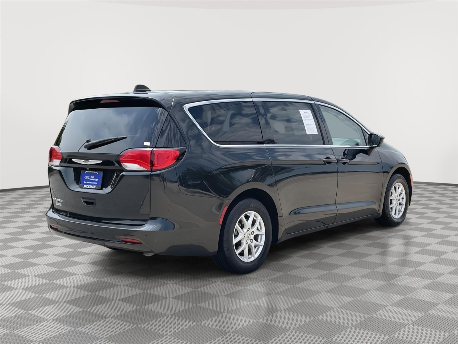 Vehicle photo 7