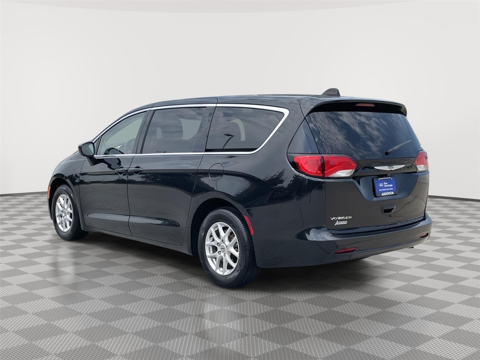 Vehicle photo 9
