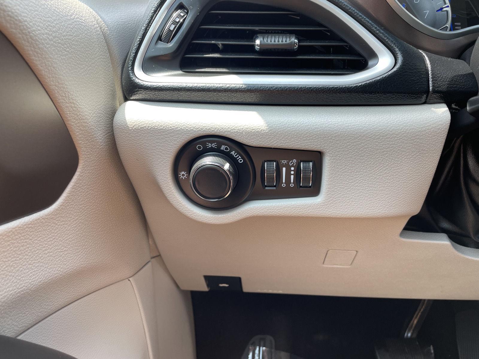 Vehicle photo 16