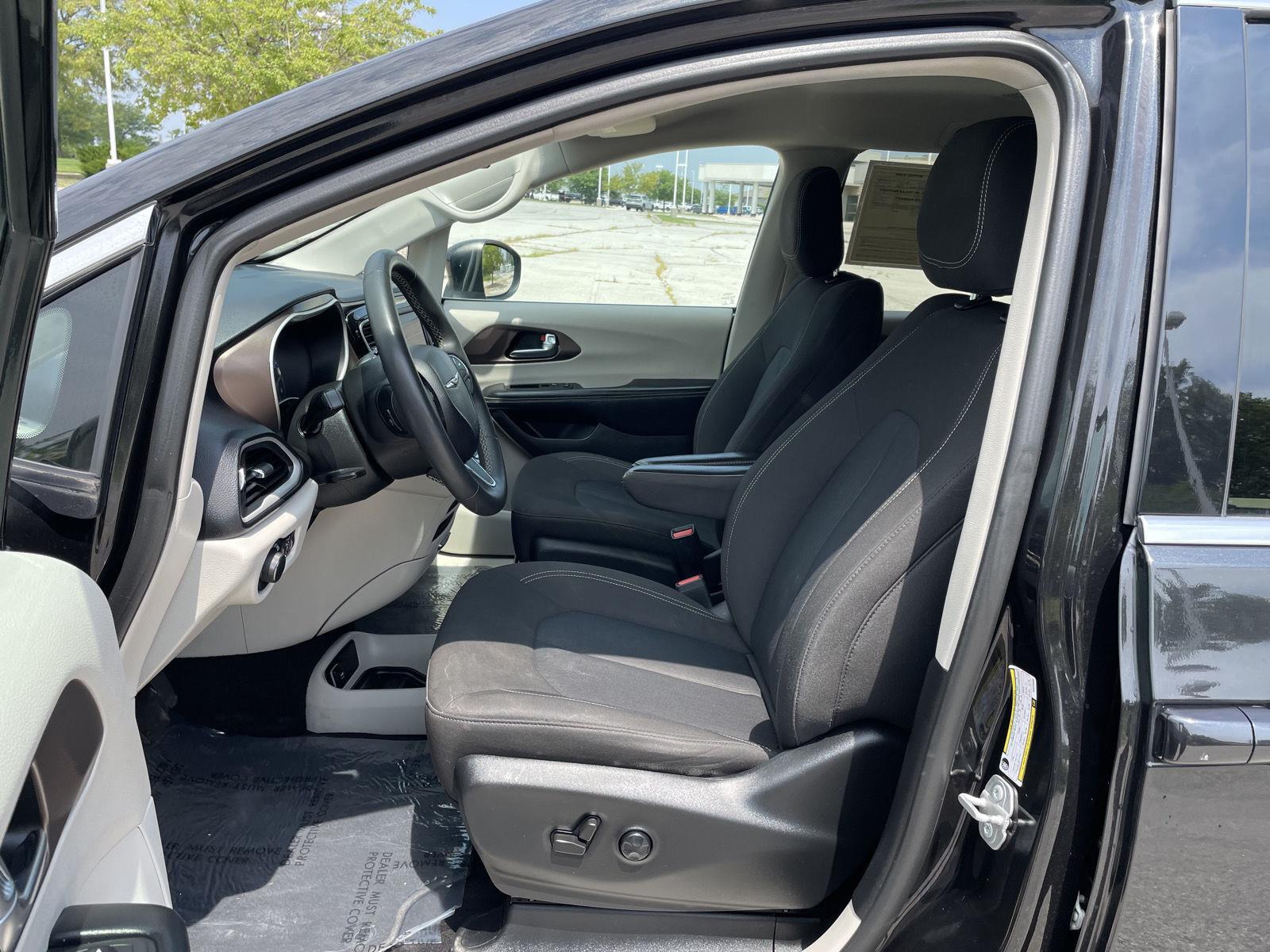 Vehicle photo 17