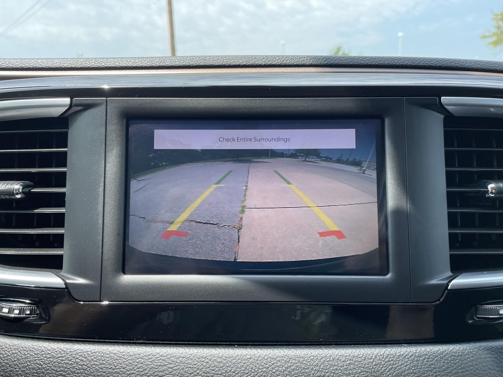Vehicle photo 24