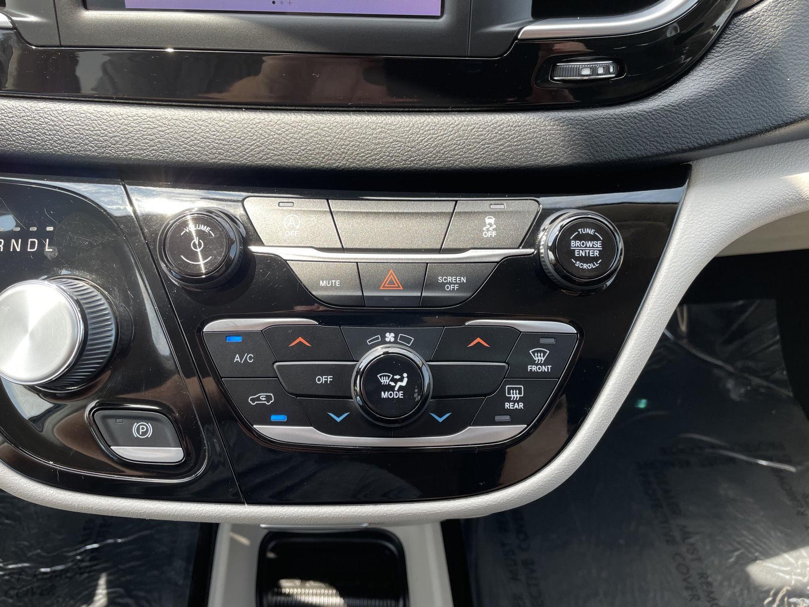 Vehicle photo 26
