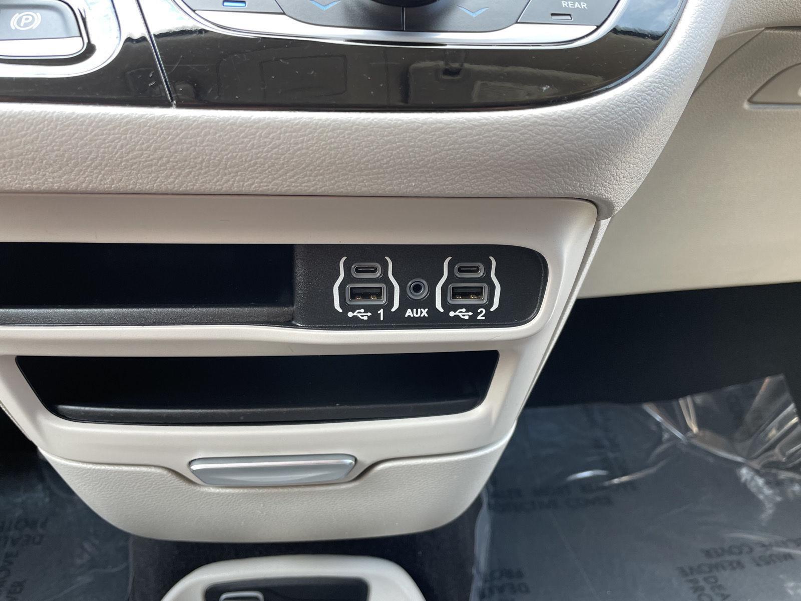 Vehicle photo 27