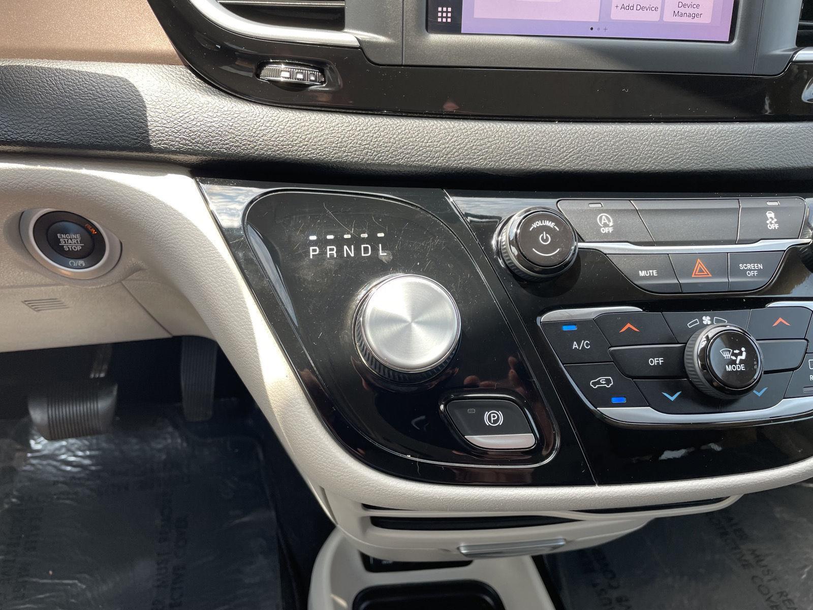 Vehicle photo 29