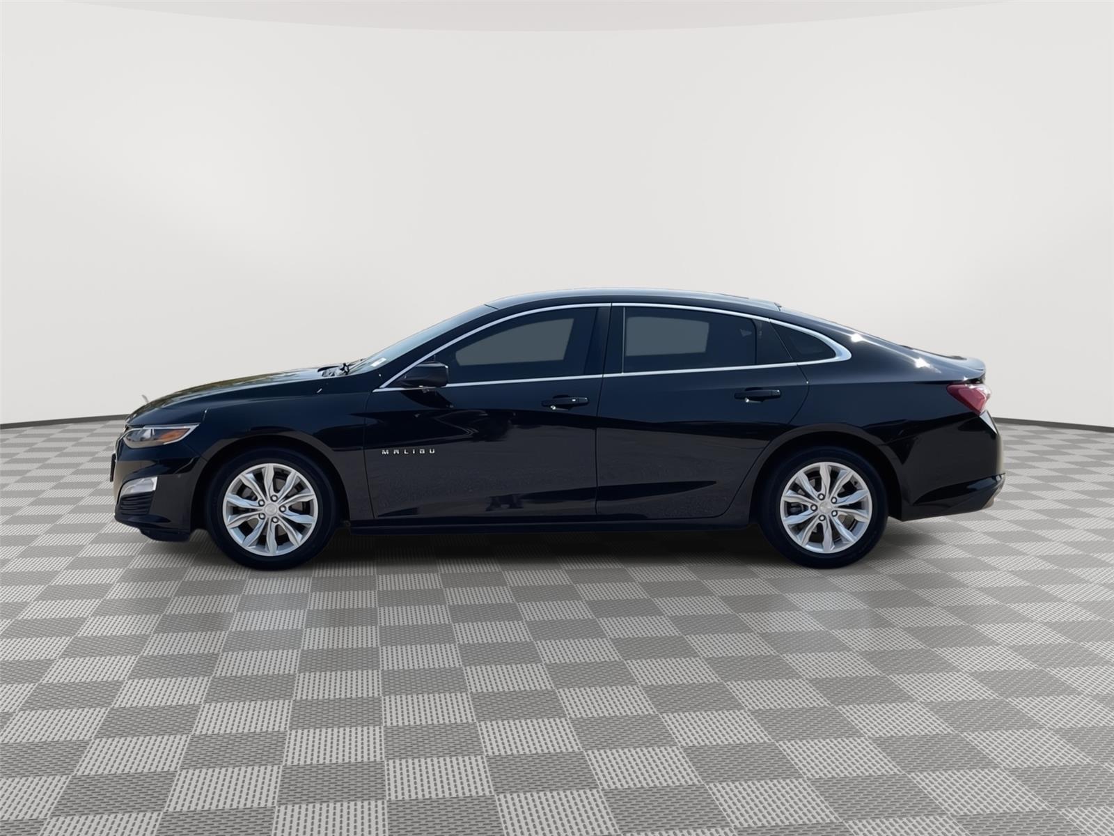 Used 2019 Chevrolet Malibu 1LT with VIN 1G1ZD5ST3KF198243 for sale in Lincoln, NE