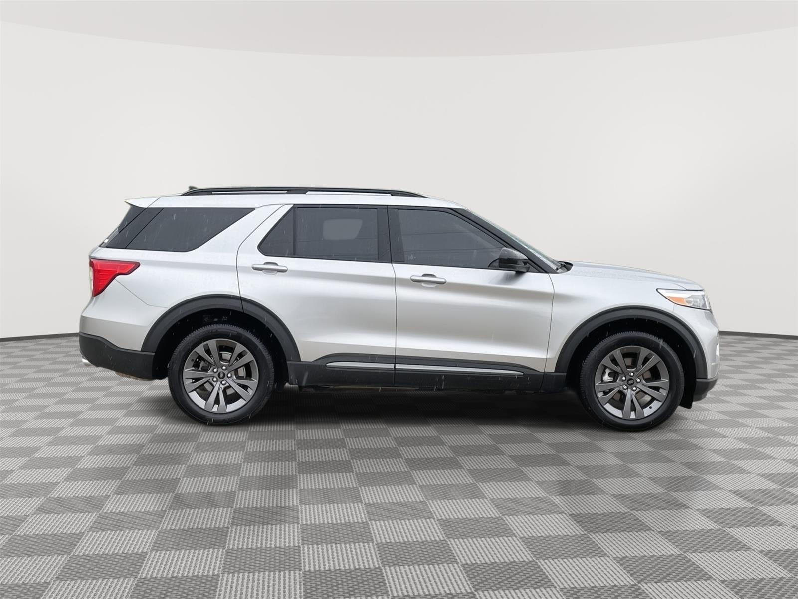 2023 Ford Explorer XLT - Photo 6