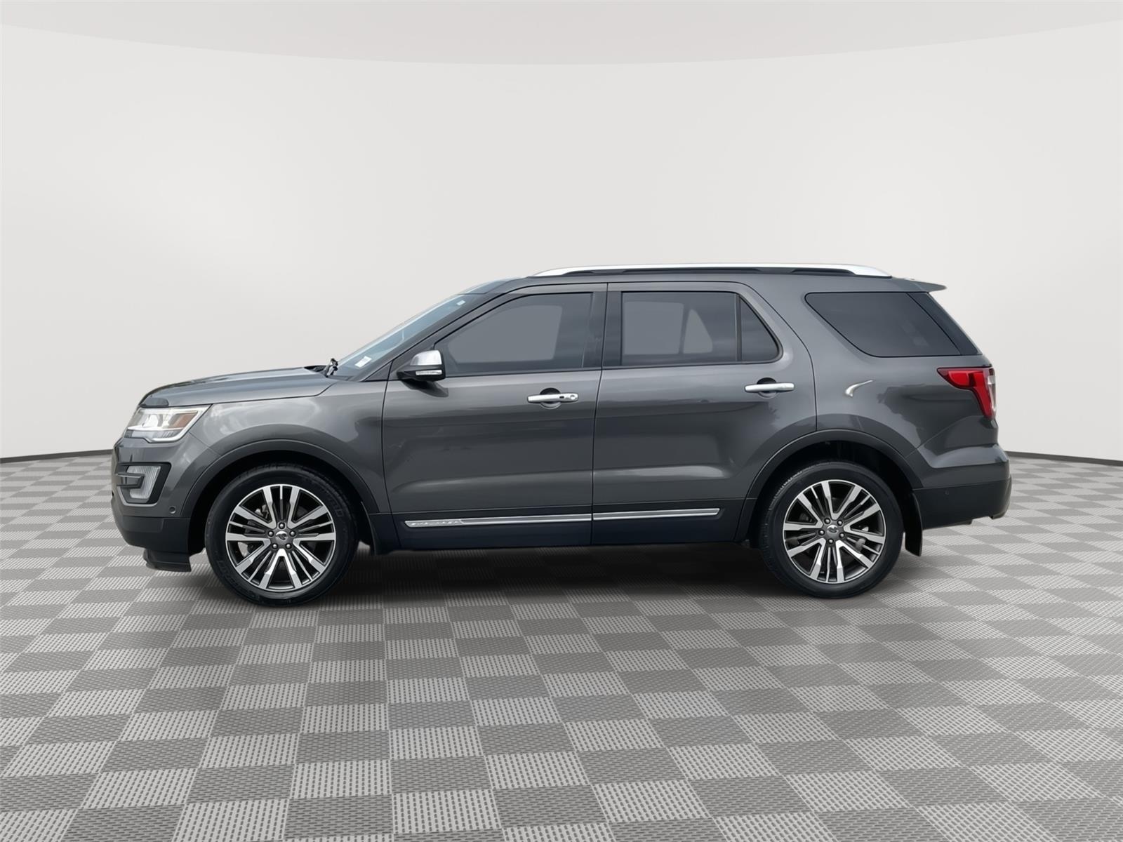 Vehicle photo 2