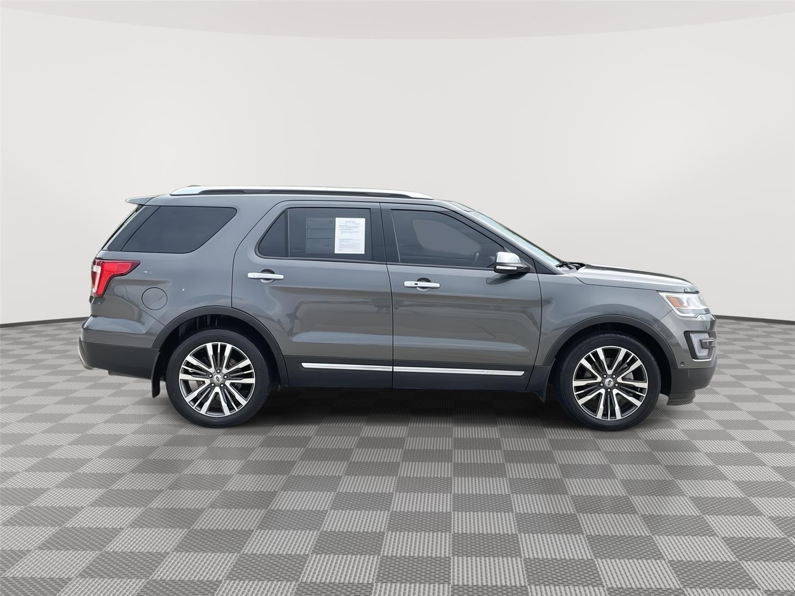 Vehicle photo 6