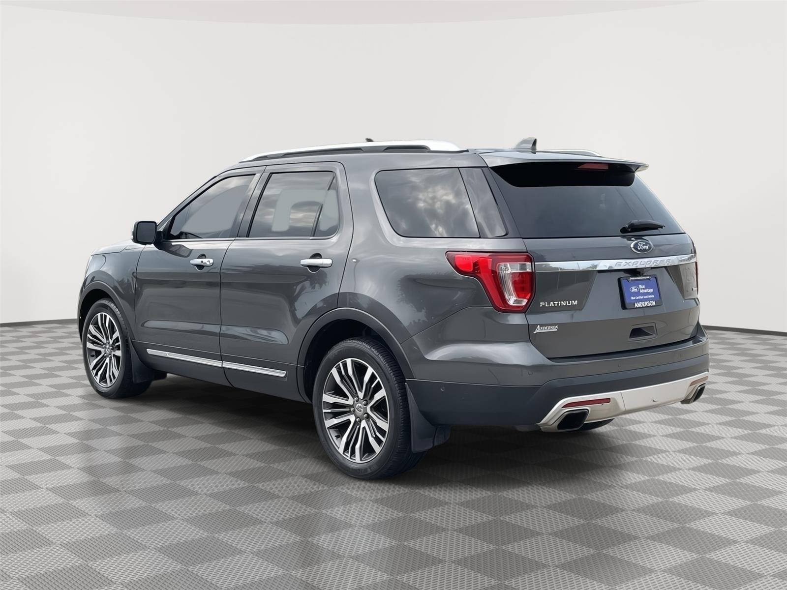 Vehicle photo 9