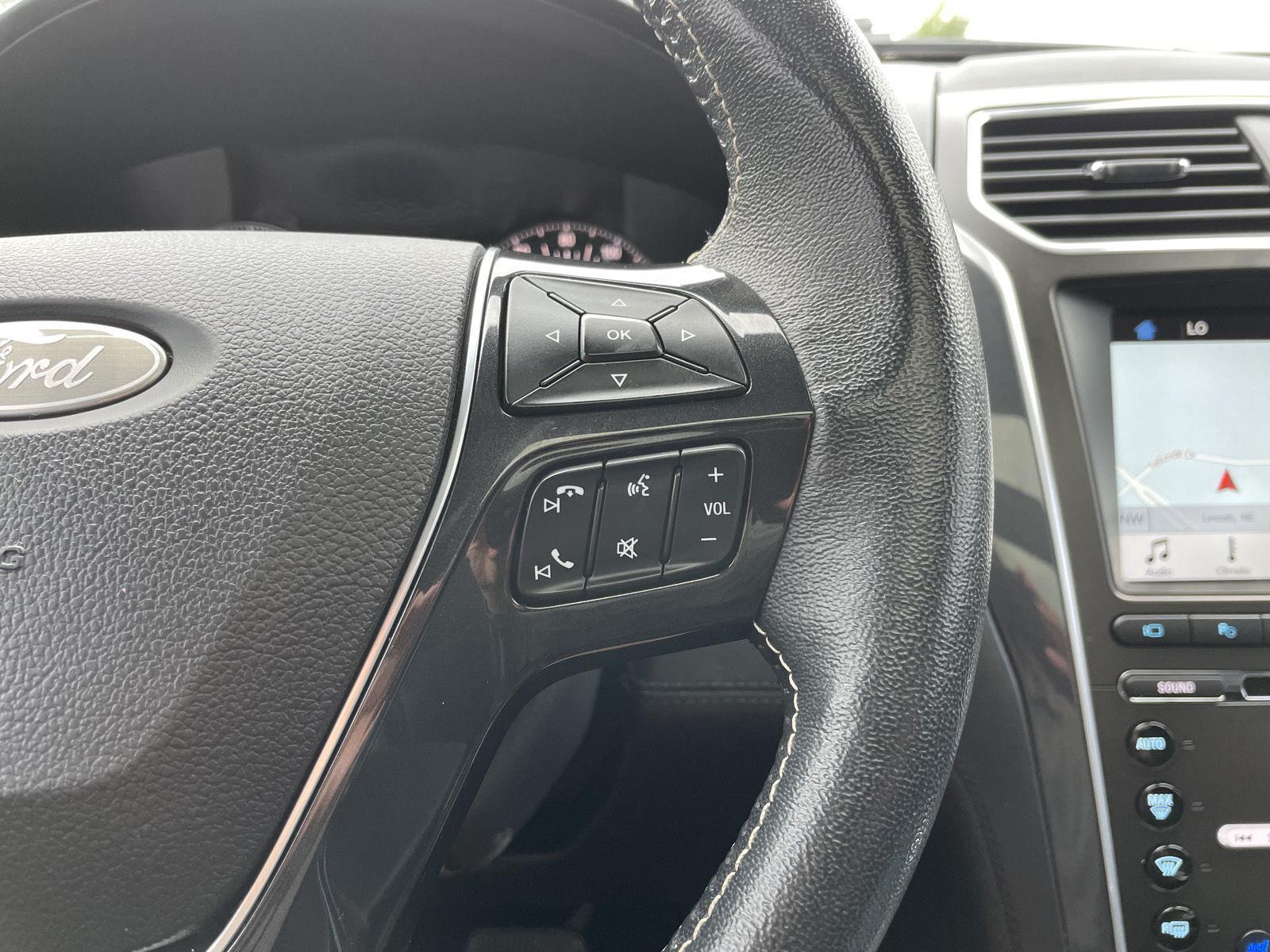 Vehicle photo 14