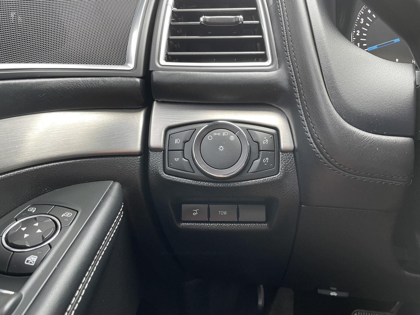 Vehicle photo 16