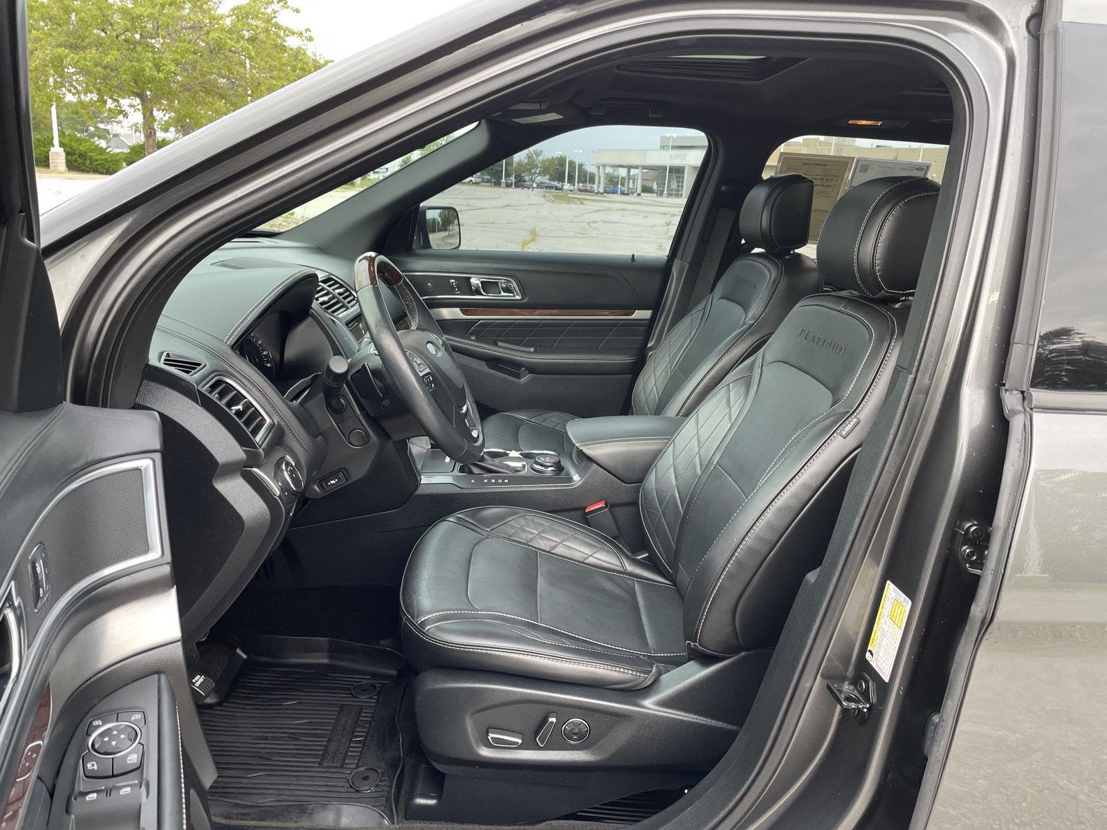 Vehicle photo 17