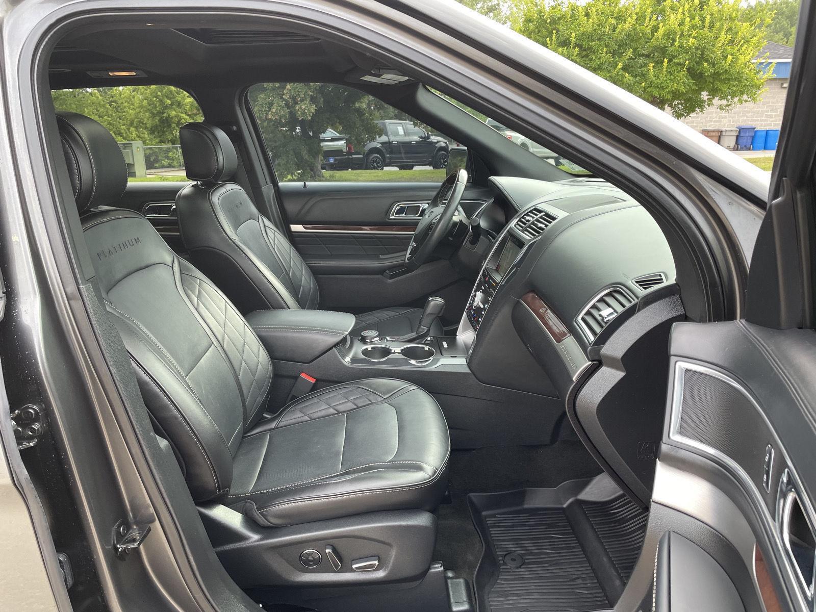 Vehicle photo 19