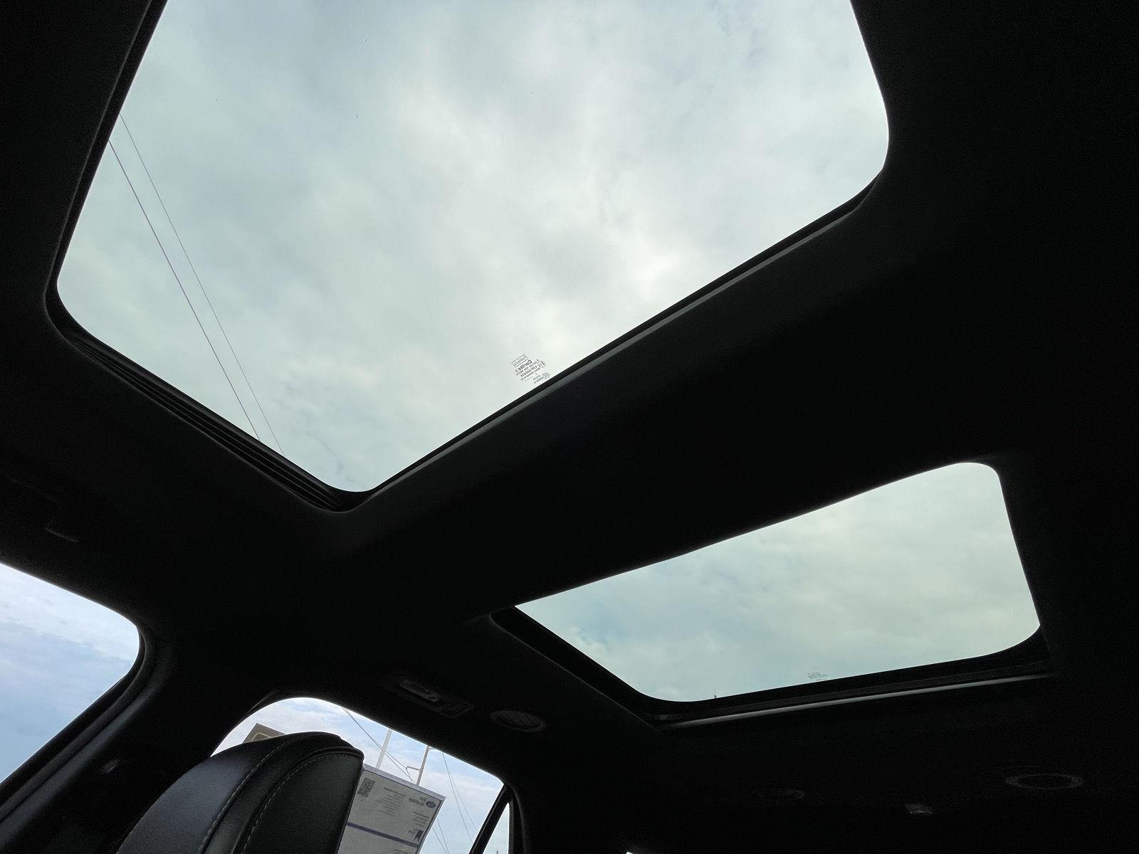 Vehicle photo 24