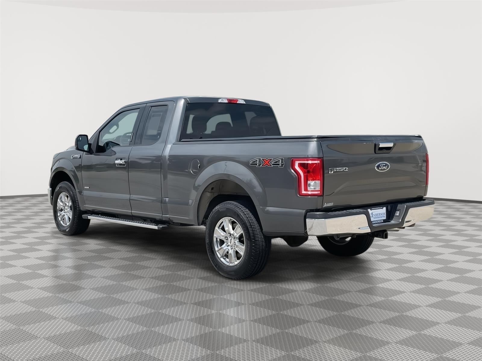 Vehicle photo 9