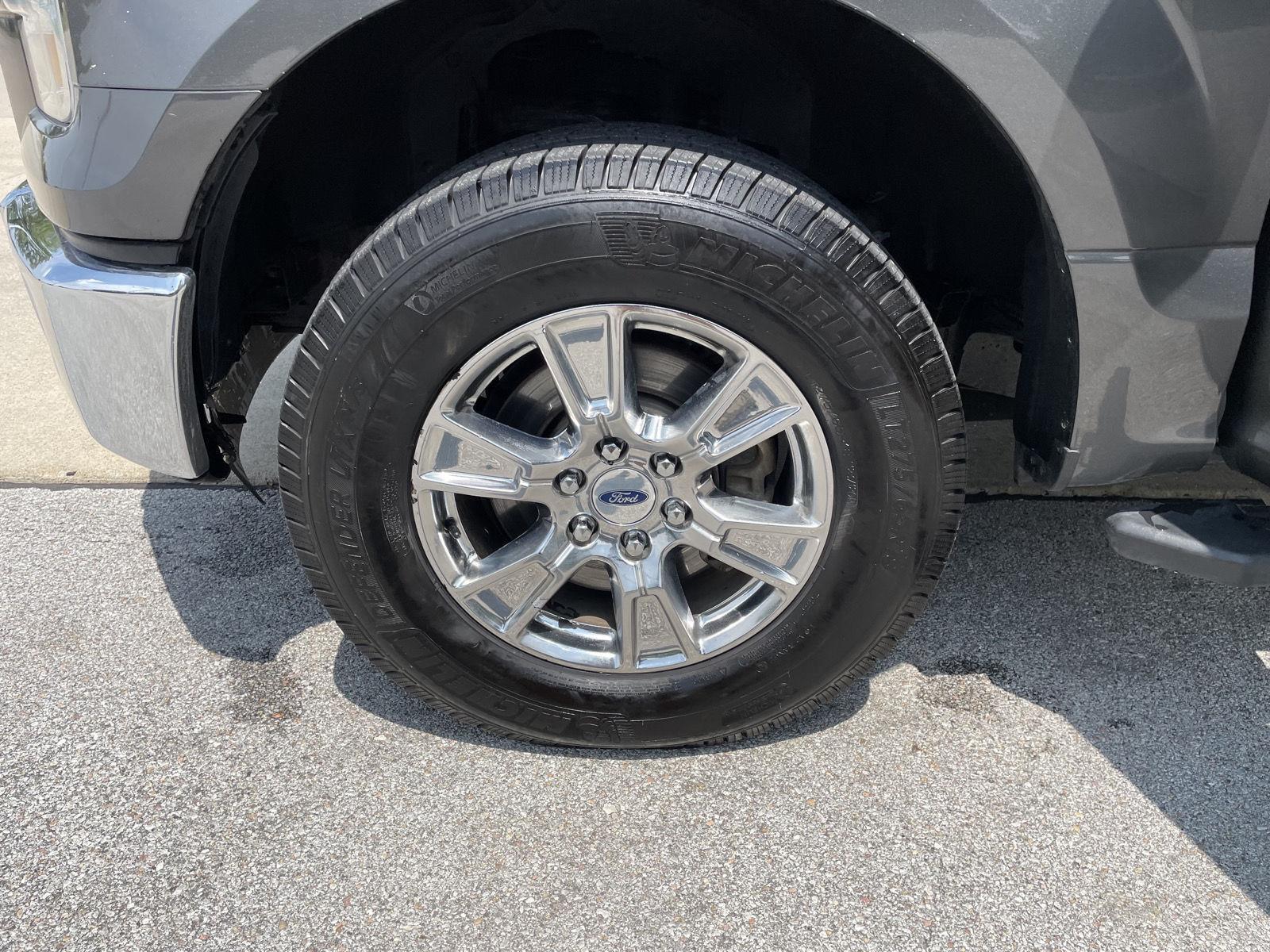 Vehicle photo 10
