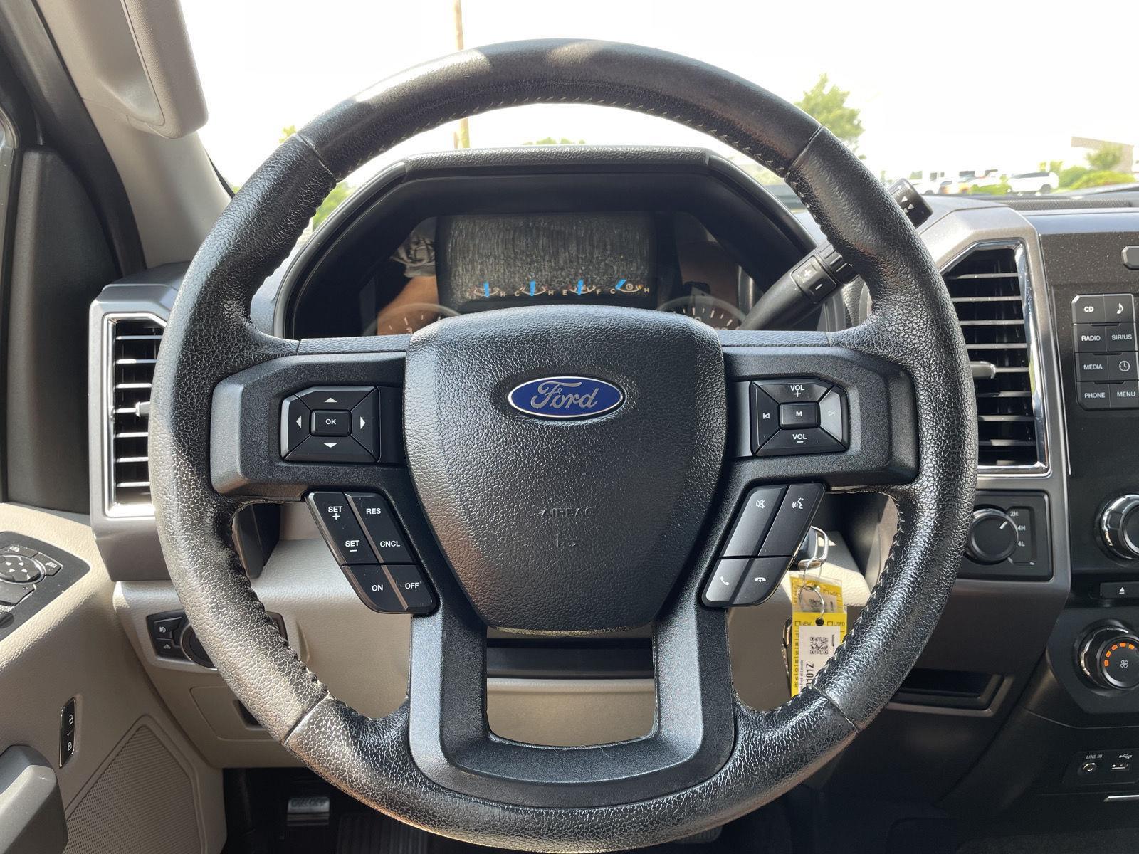 Vehicle photo 12