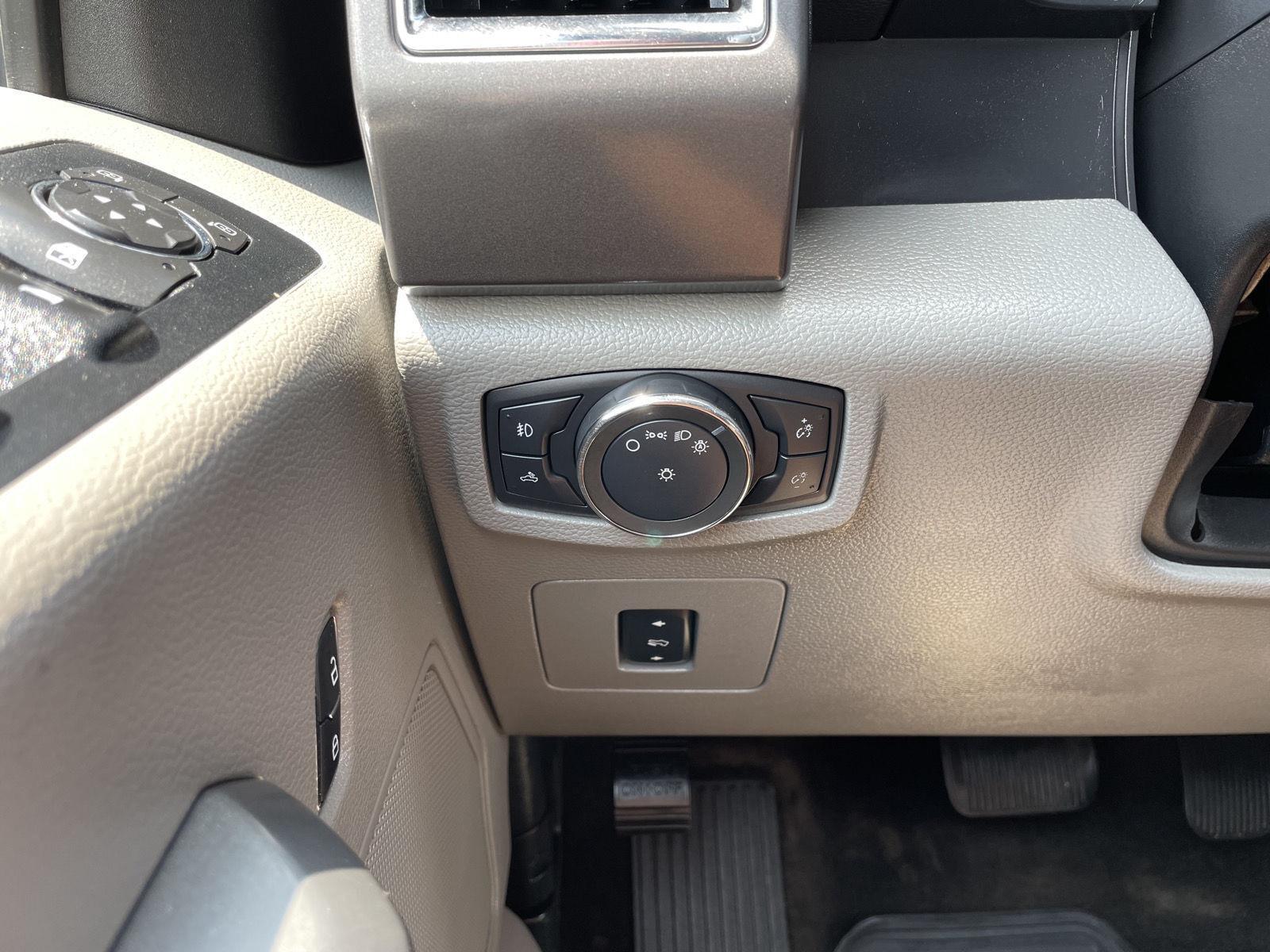 Vehicle photo 16