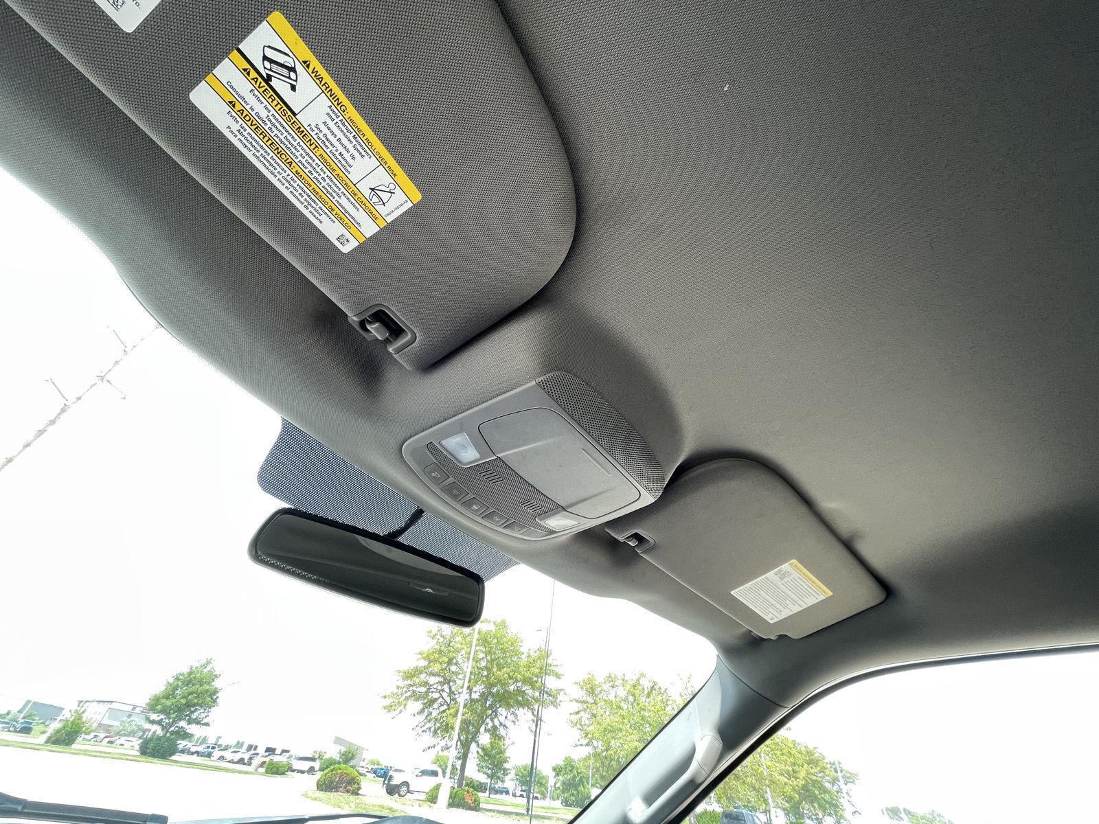 Vehicle photo 21