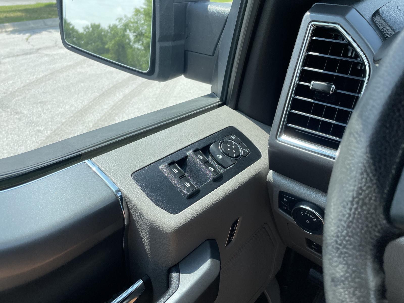 Vehicle photo 28