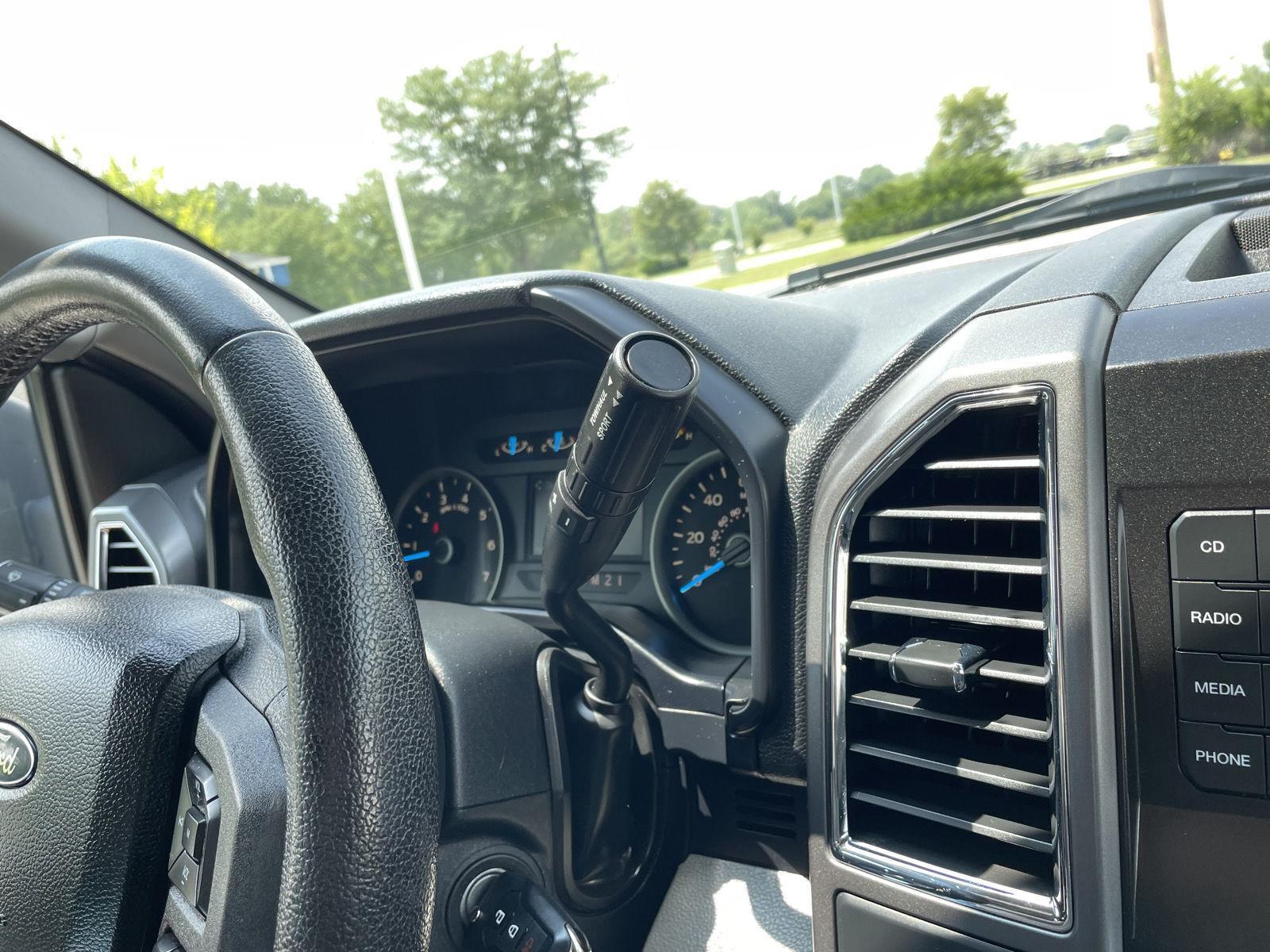 Vehicle photo 29