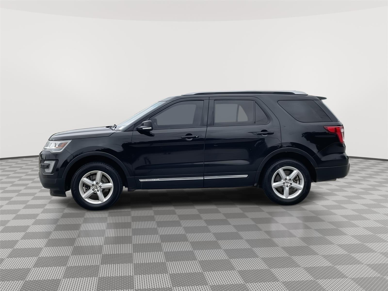 Vehicle photo 2