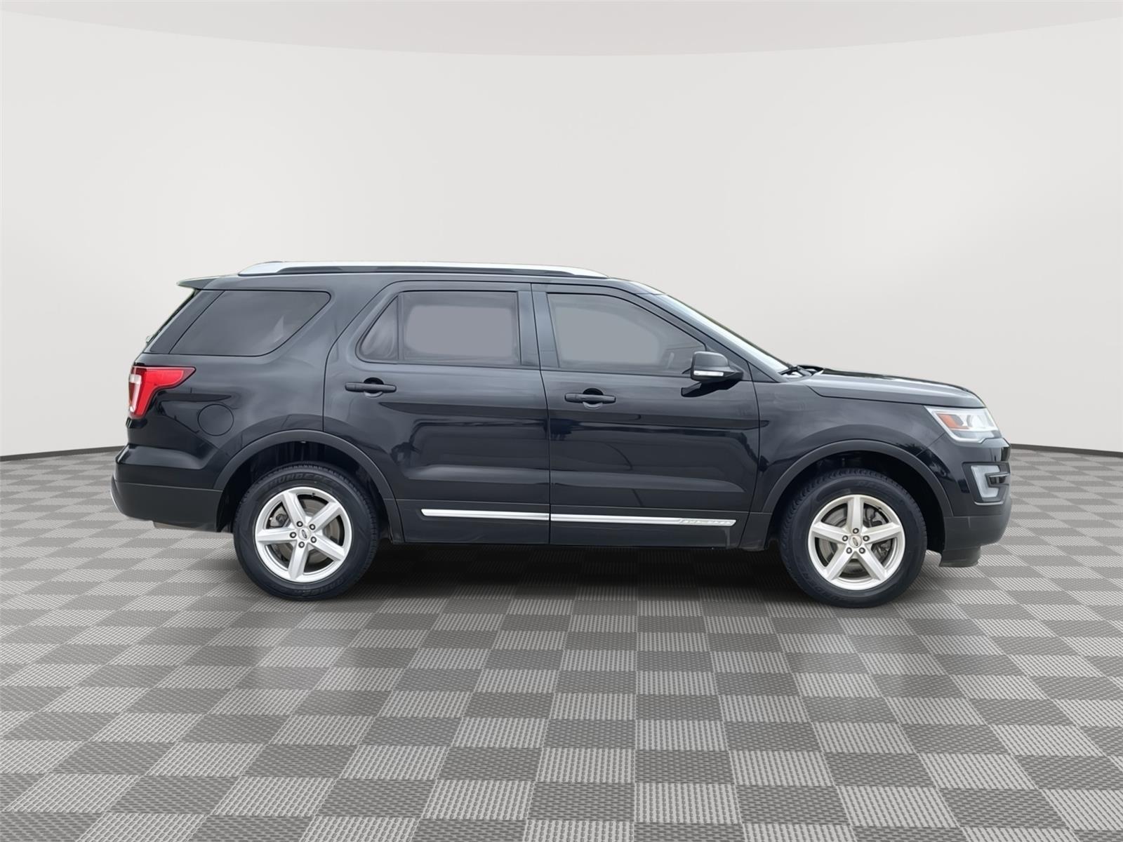 Vehicle photo 6