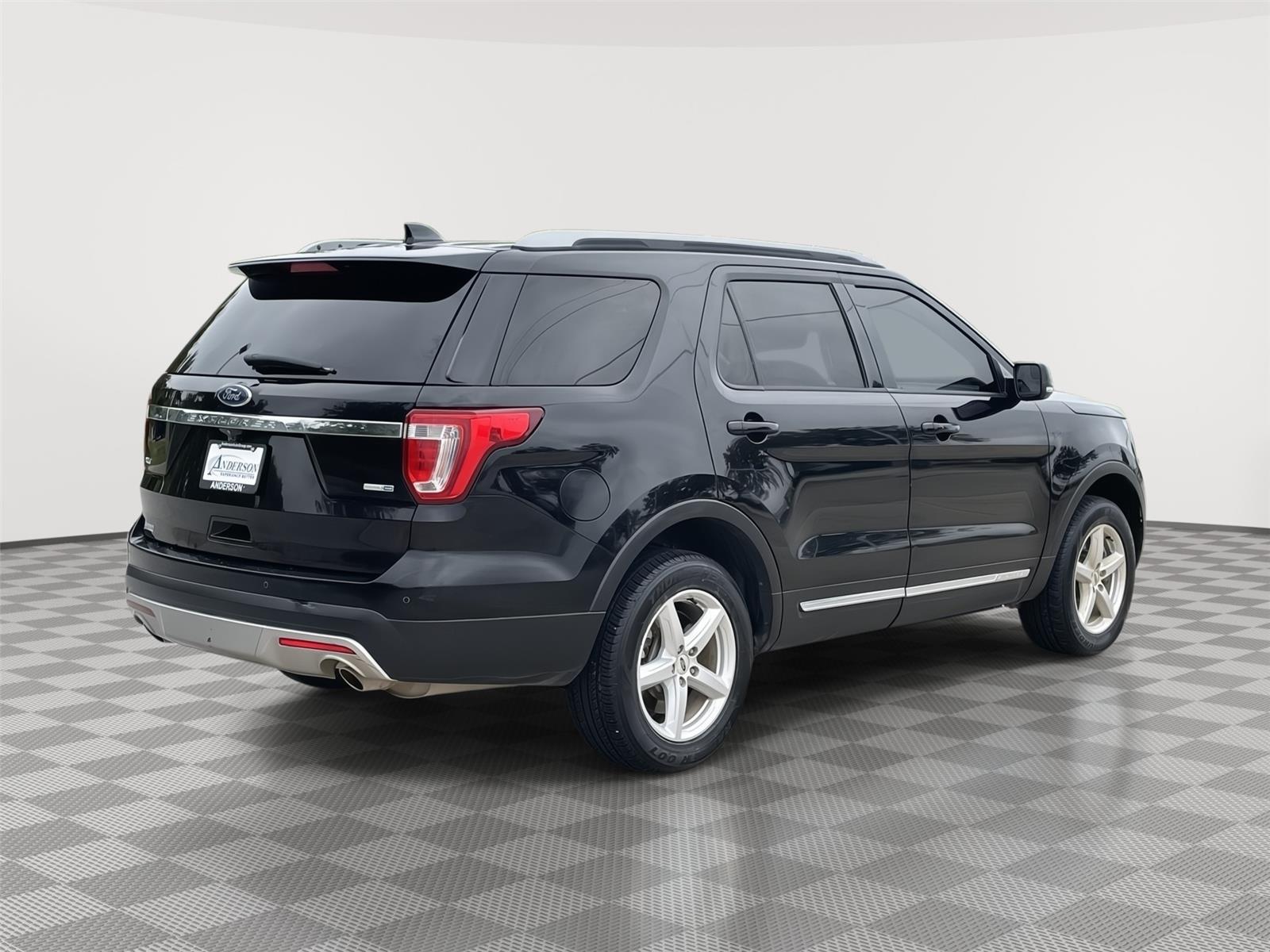 Vehicle photo 7