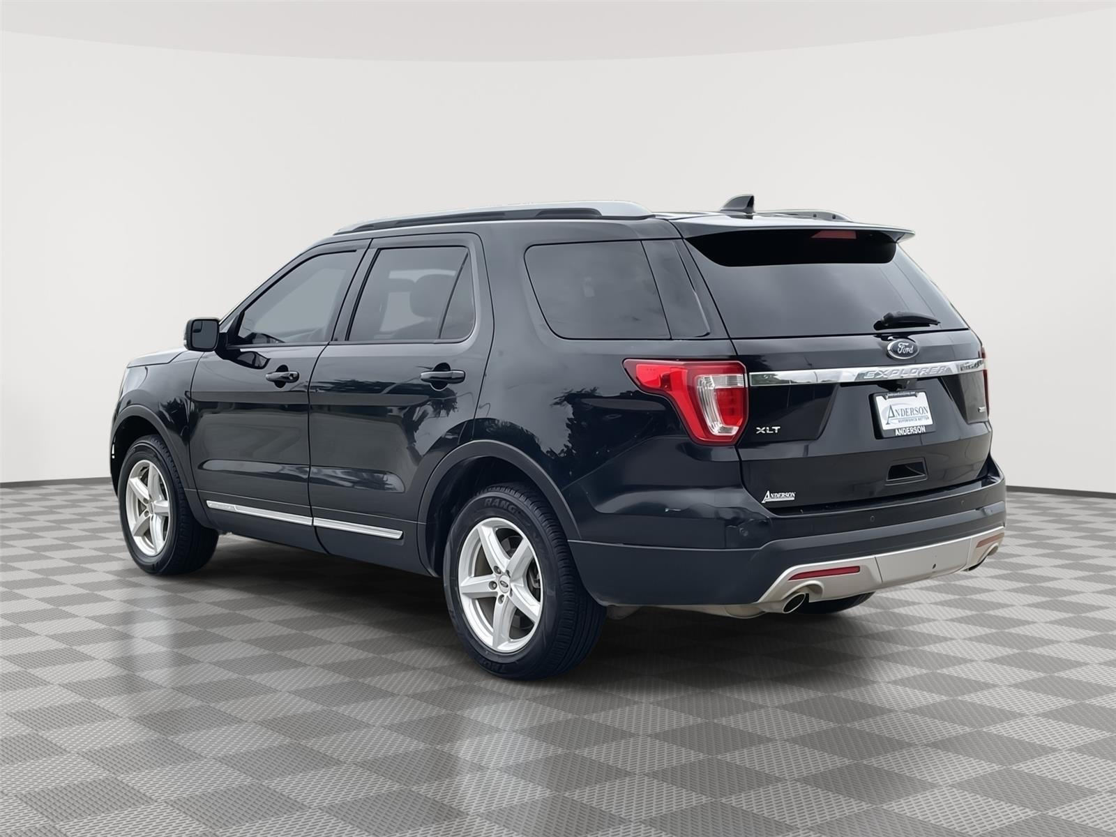 Vehicle photo 9
