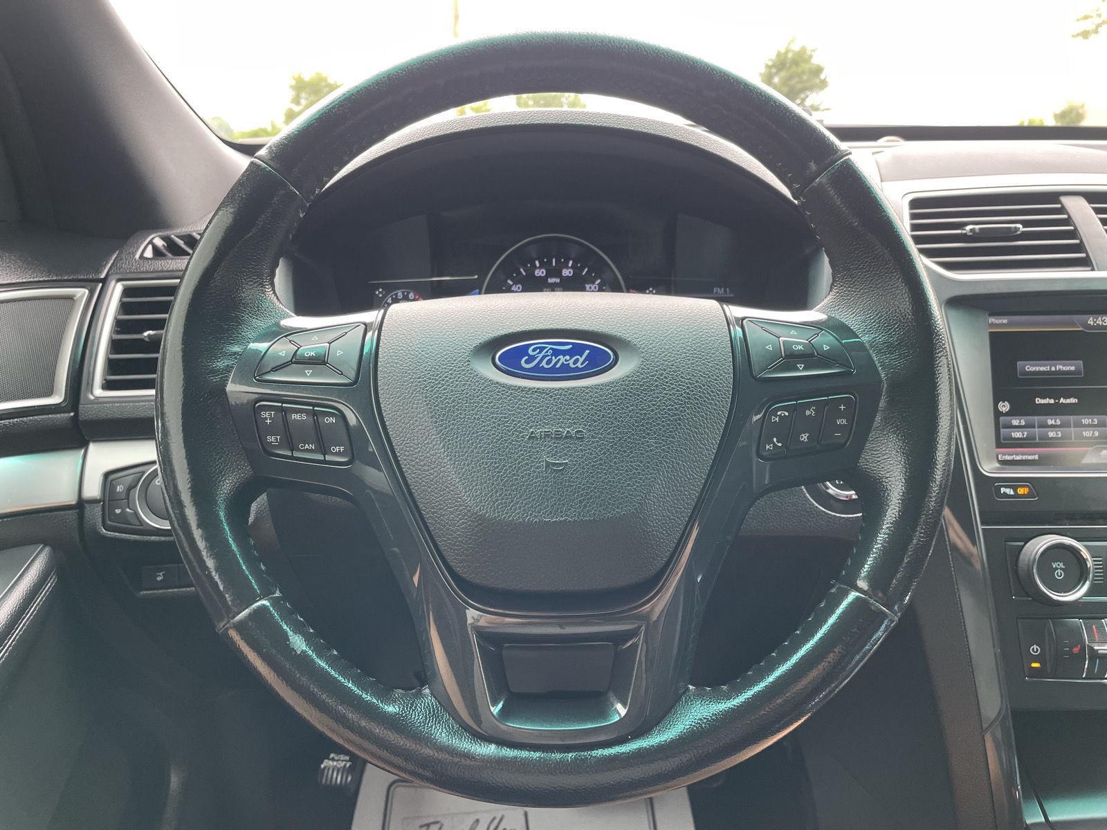 Vehicle photo 12
