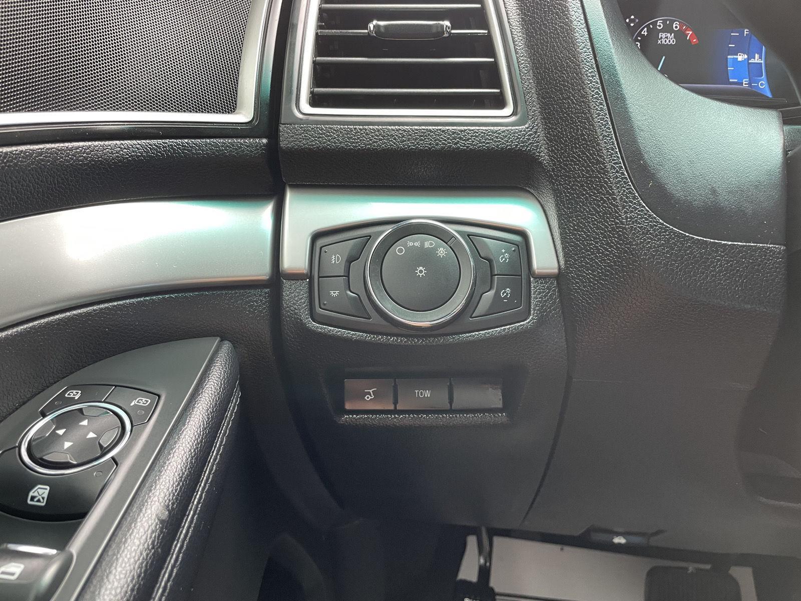 Vehicle photo 16