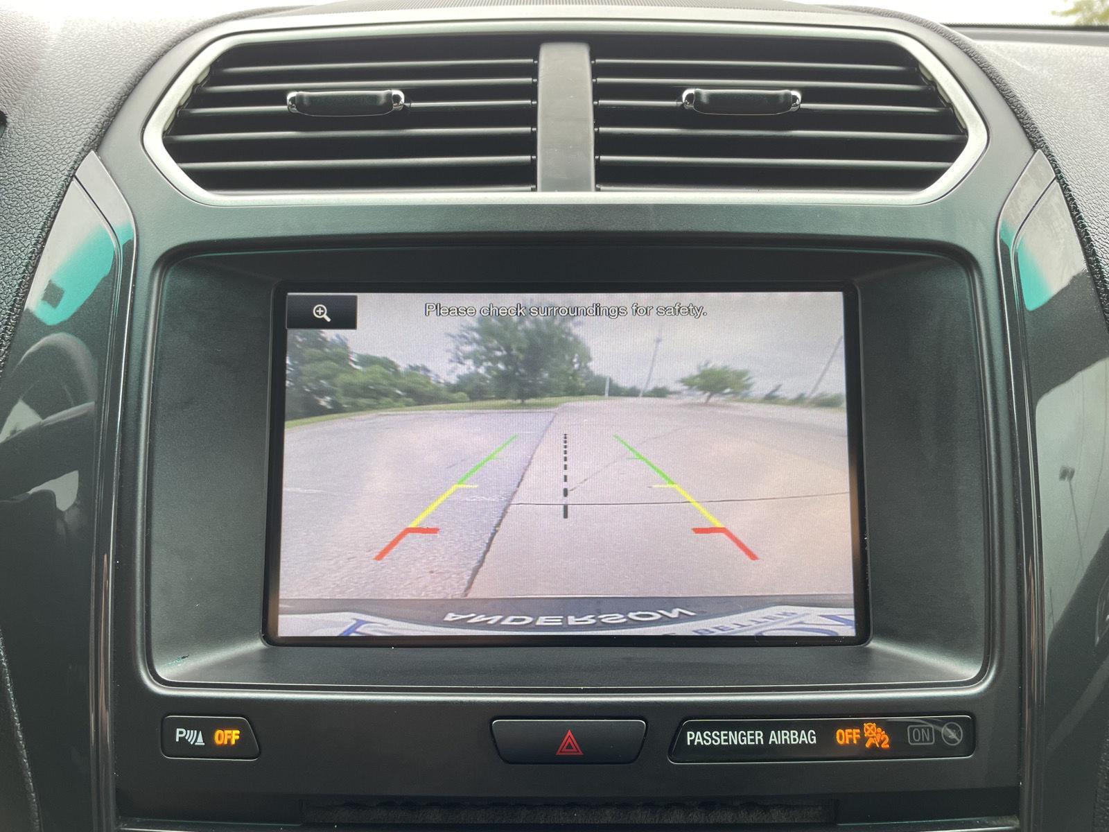 Vehicle photo 24